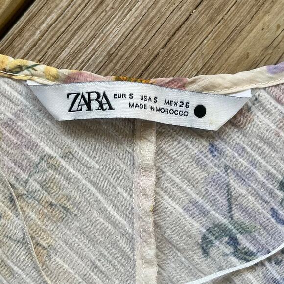 Zara Women's Lightweight Floral V-Neck Blouse Cream Size S - Picture 10 of 10